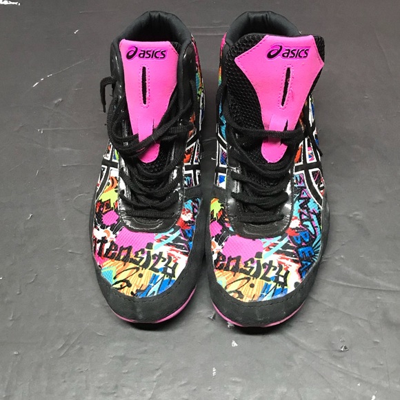 black and pink wrestling shoes